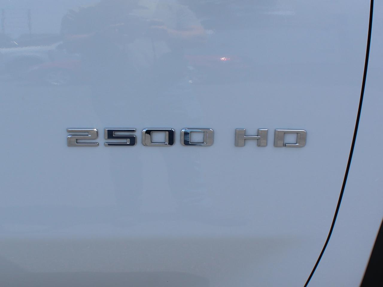 Chevrolet Silverado 2500HD Custom Crew Cab Long Box 4WD 2025