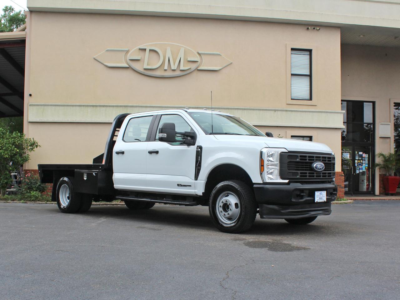 Ford F-350 SD XL Crew Cab Long Bed DRW 4WD 2024