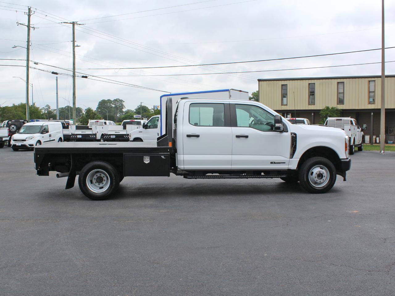 Ford F-350 SD XL Crew Cab Long Bed DRW 4WD 2024