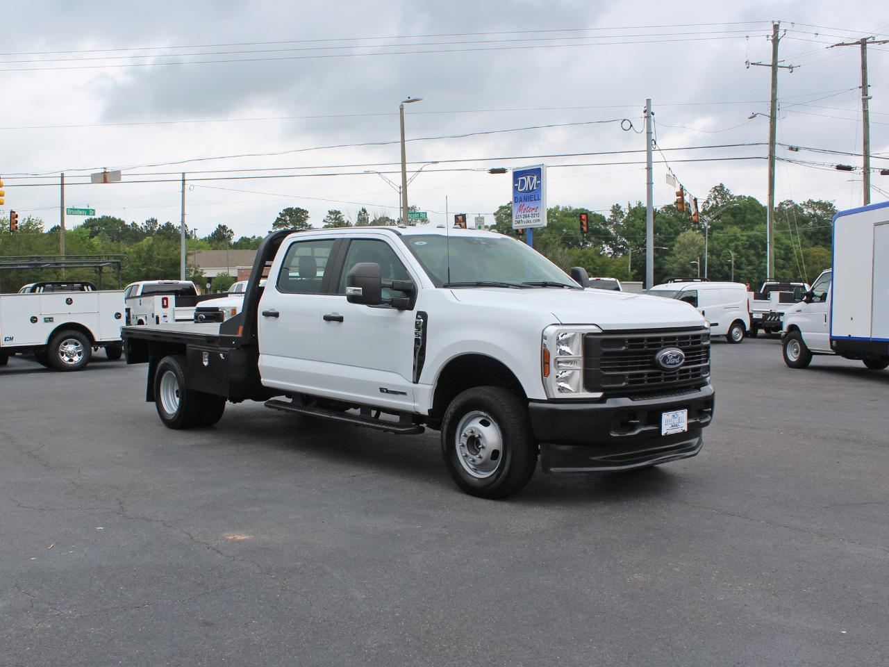 Ford F-350 SD XL Crew Cab Long Bed DRW 4WD 2024