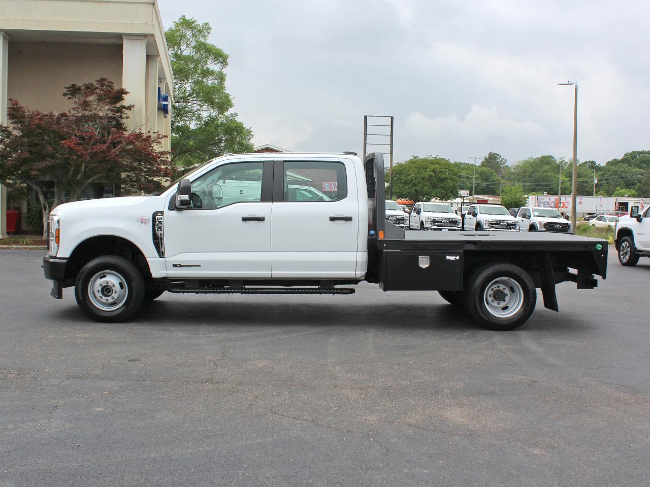 Ford F-350 SD XL Crew Cab Long Bed DRW 4WD 2024