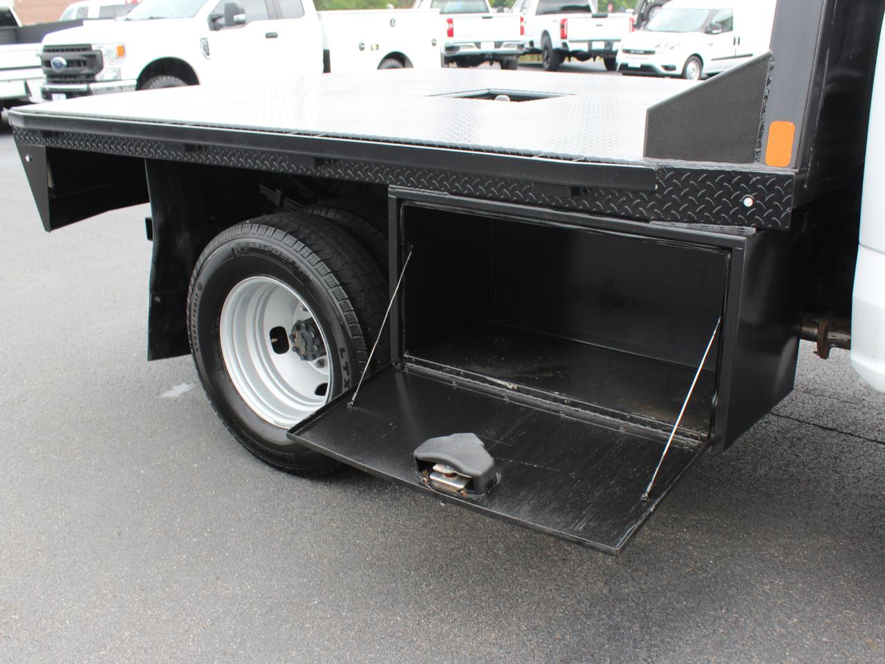 Ford F-350 SD XL Crew Cab Long Bed DRW 4WD 2024