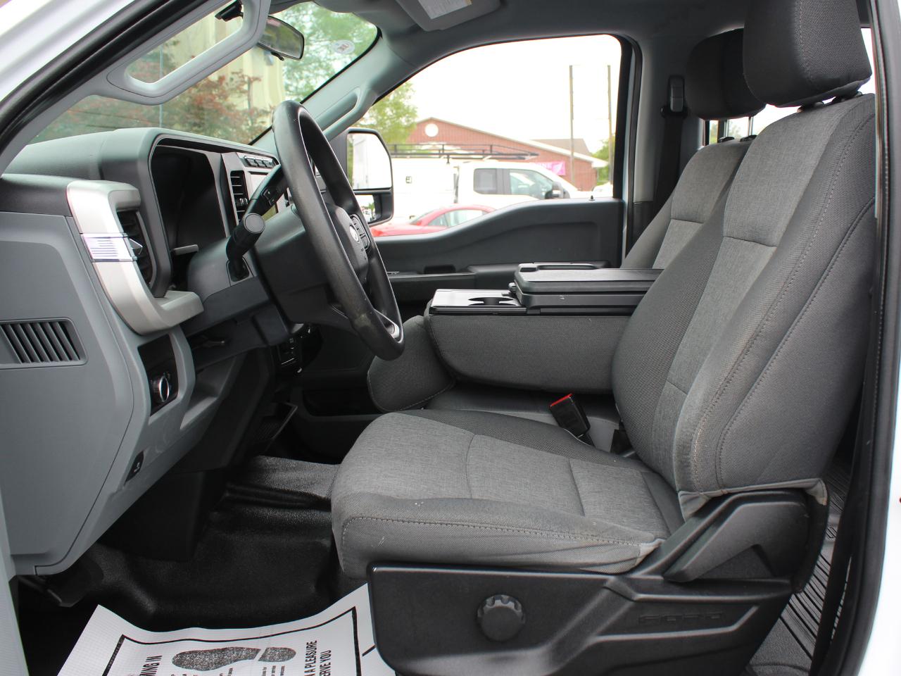Ford F-350 SD XL Crew Cab Long Bed DRW 4WD 2024