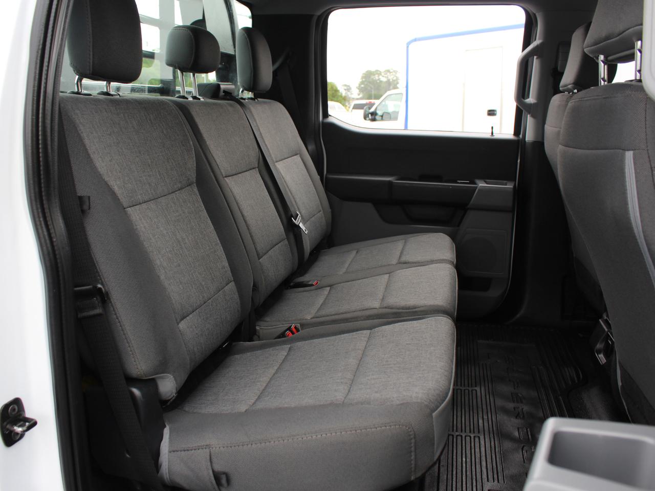 Ford F-350 SD XL Crew Cab Long Bed DRW 4WD 2024