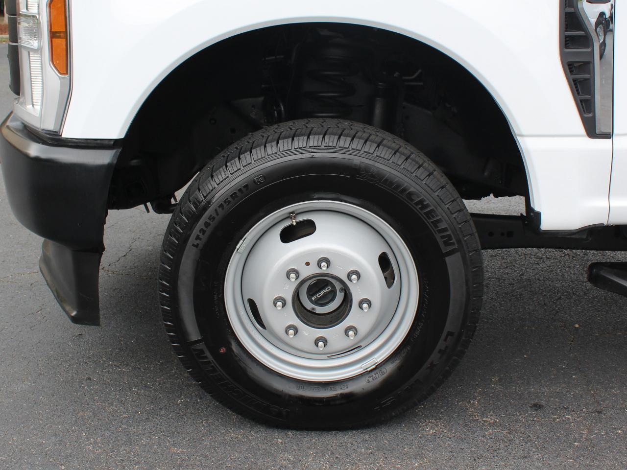 Ford F-350 SD XL Crew Cab Long Bed DRW 4WD 2024