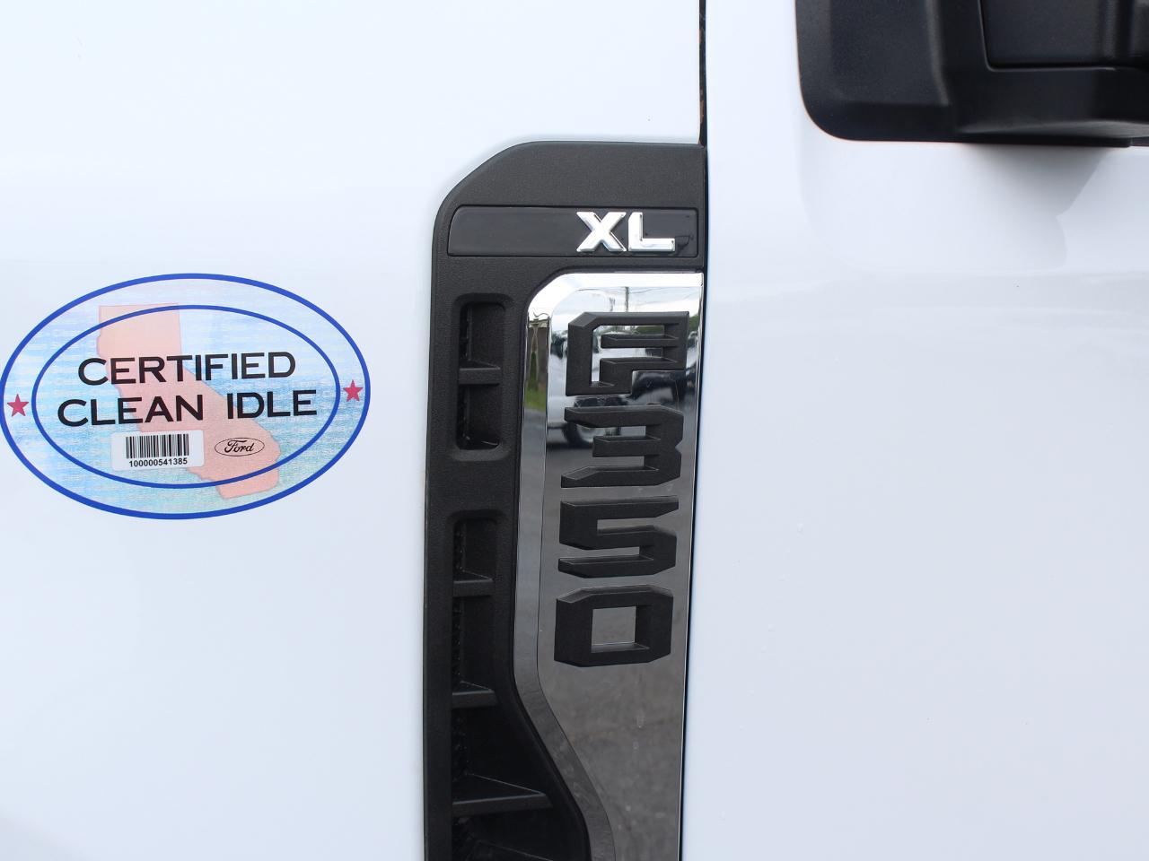 Ford F-350 SD XL Crew Cab Long Bed DRW 4WD 2024