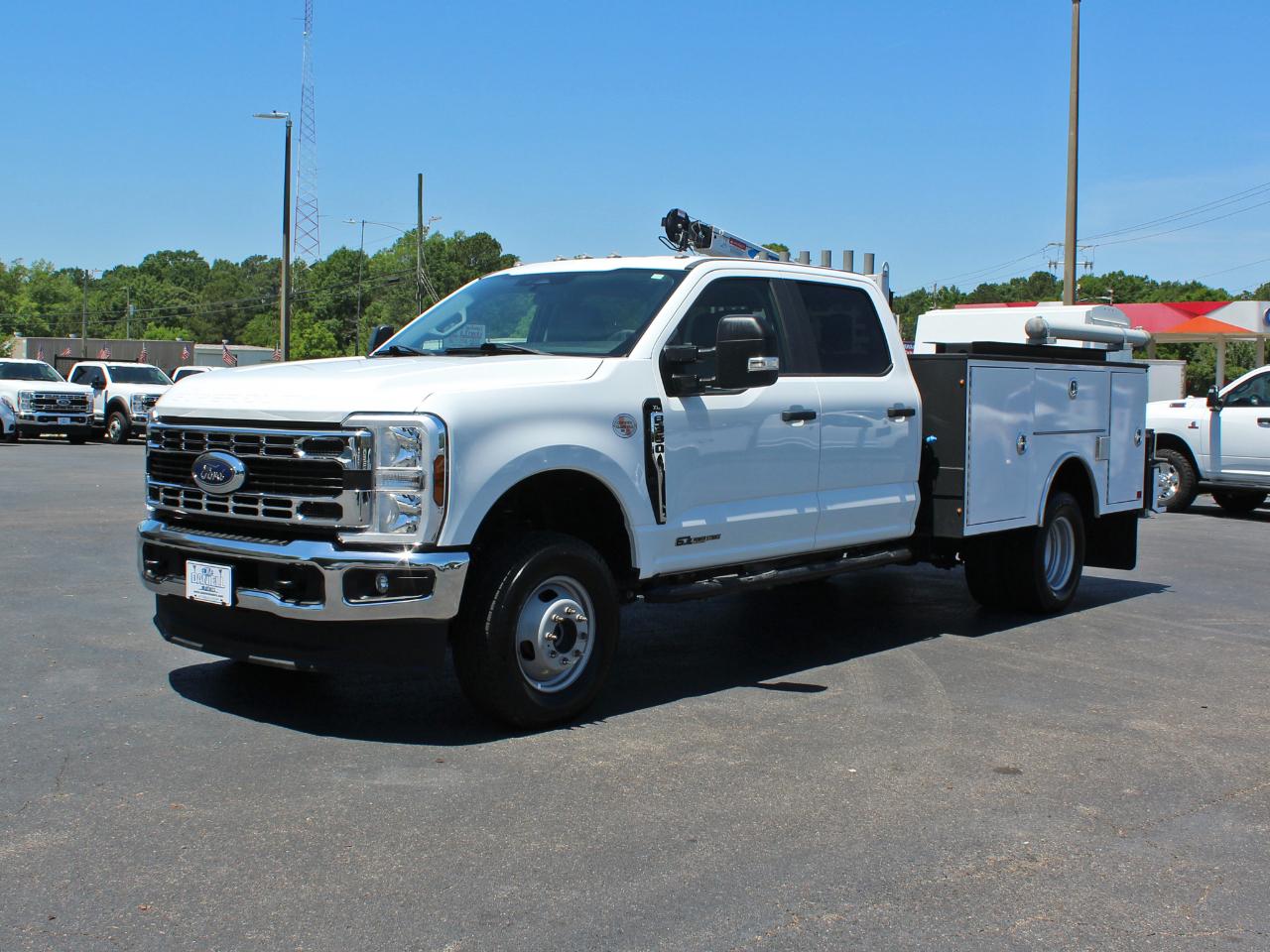 Ford F-350 SD XL Crew Cab Long Bed DRW 4WD 2024
