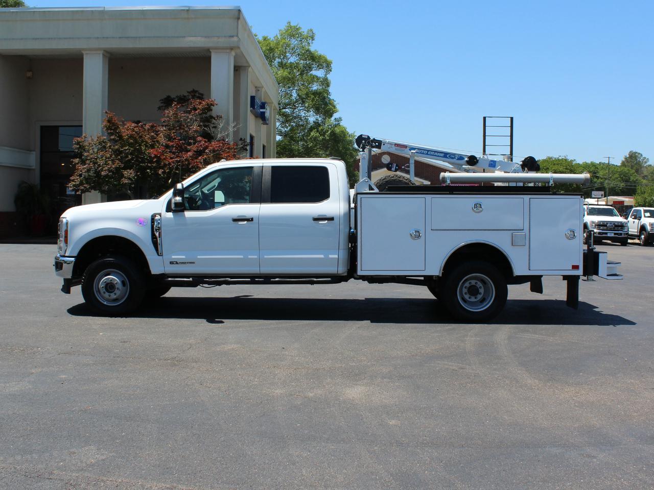 Ford F-350 SD XL Crew Cab Long Bed DRW 4WD 2024