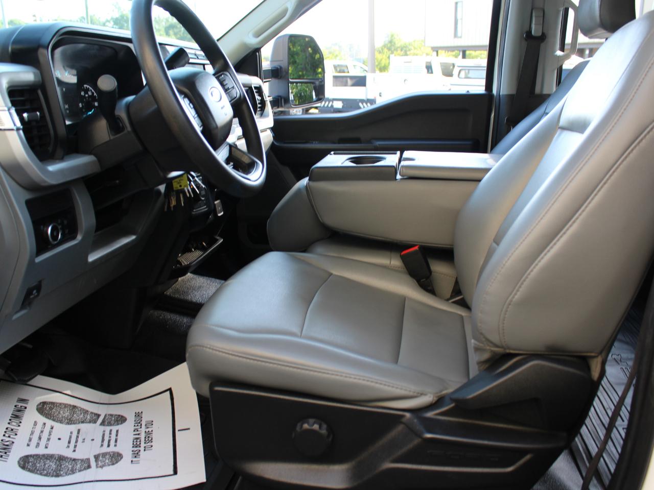 Ford F-350 SD XL Crew Cab Long Bed DRW 4WD 2024