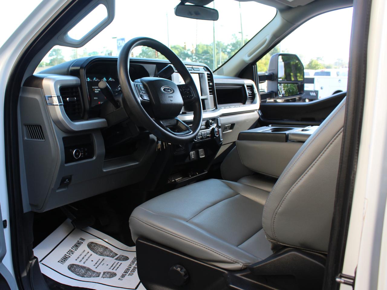 Ford F-350 SD XL Crew Cab Long Bed DRW 4WD 2024