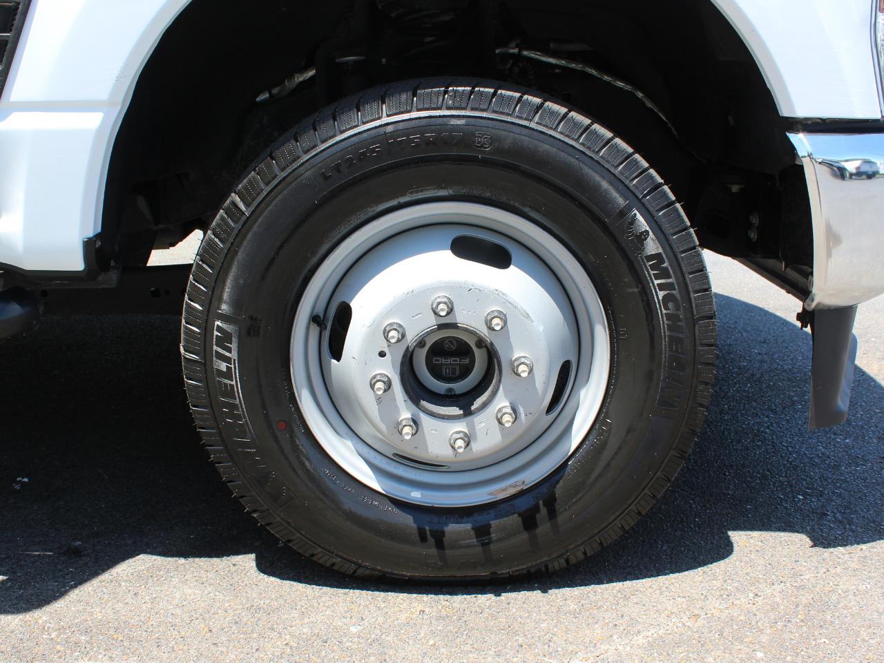 Ford F-350 SD XL Crew Cab Long Bed DRW 4WD 2024