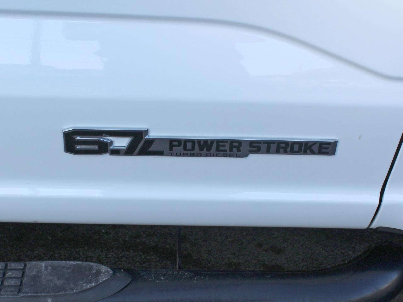 Ford F-350 SD XL Crew Cab Long Bed DRW 4WD 2024