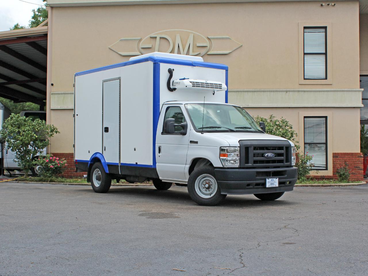 Ford Econoline E-350 Super Duty 2023