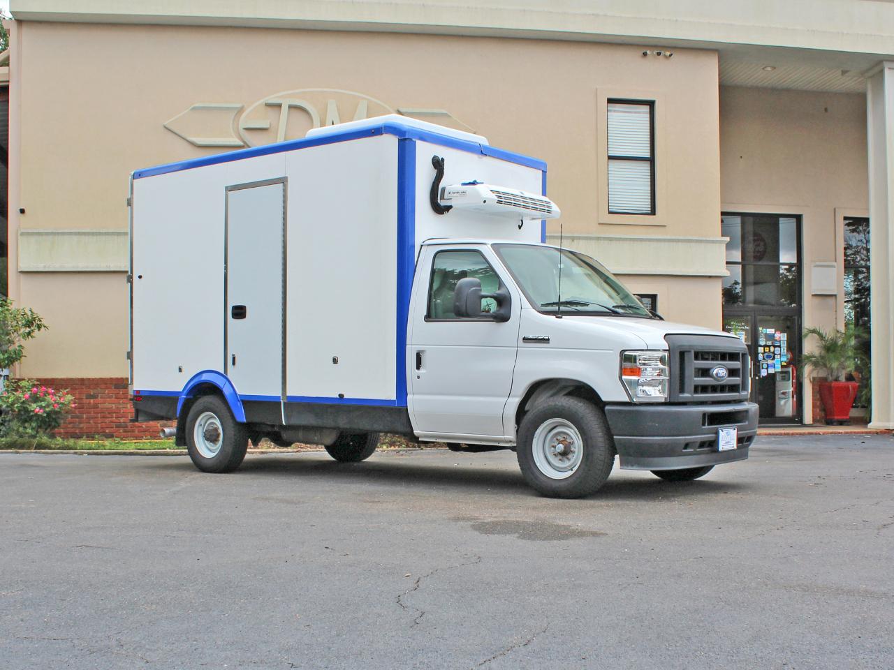 Ford Econoline E-350 Super Duty 2023