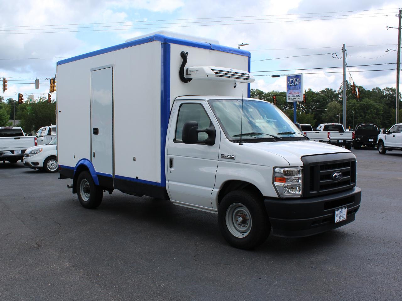 Ford Econoline E-350 Super Duty 2023