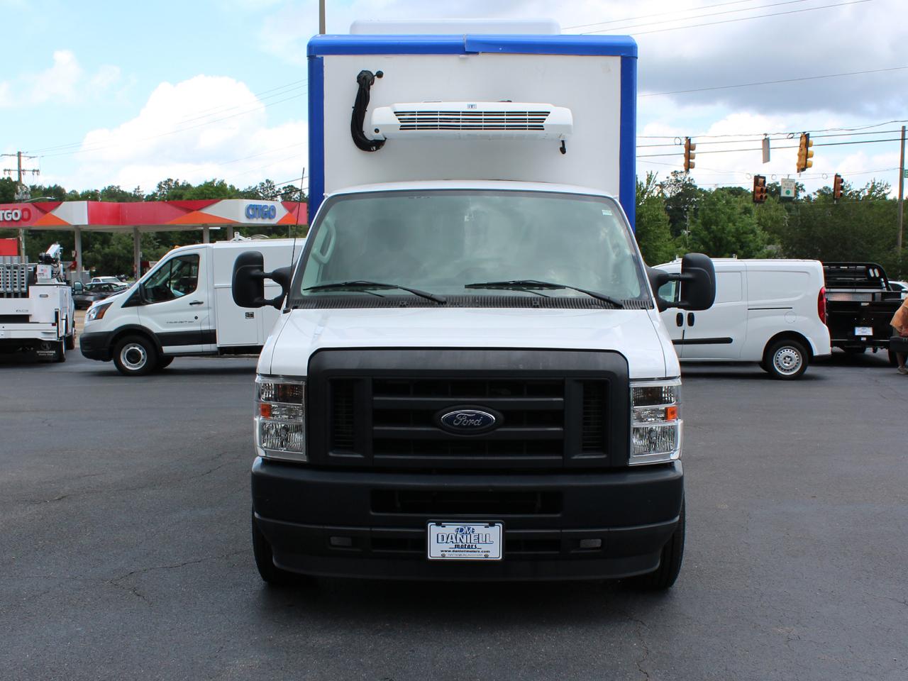 Ford Econoline E-350 Super Duty 2023