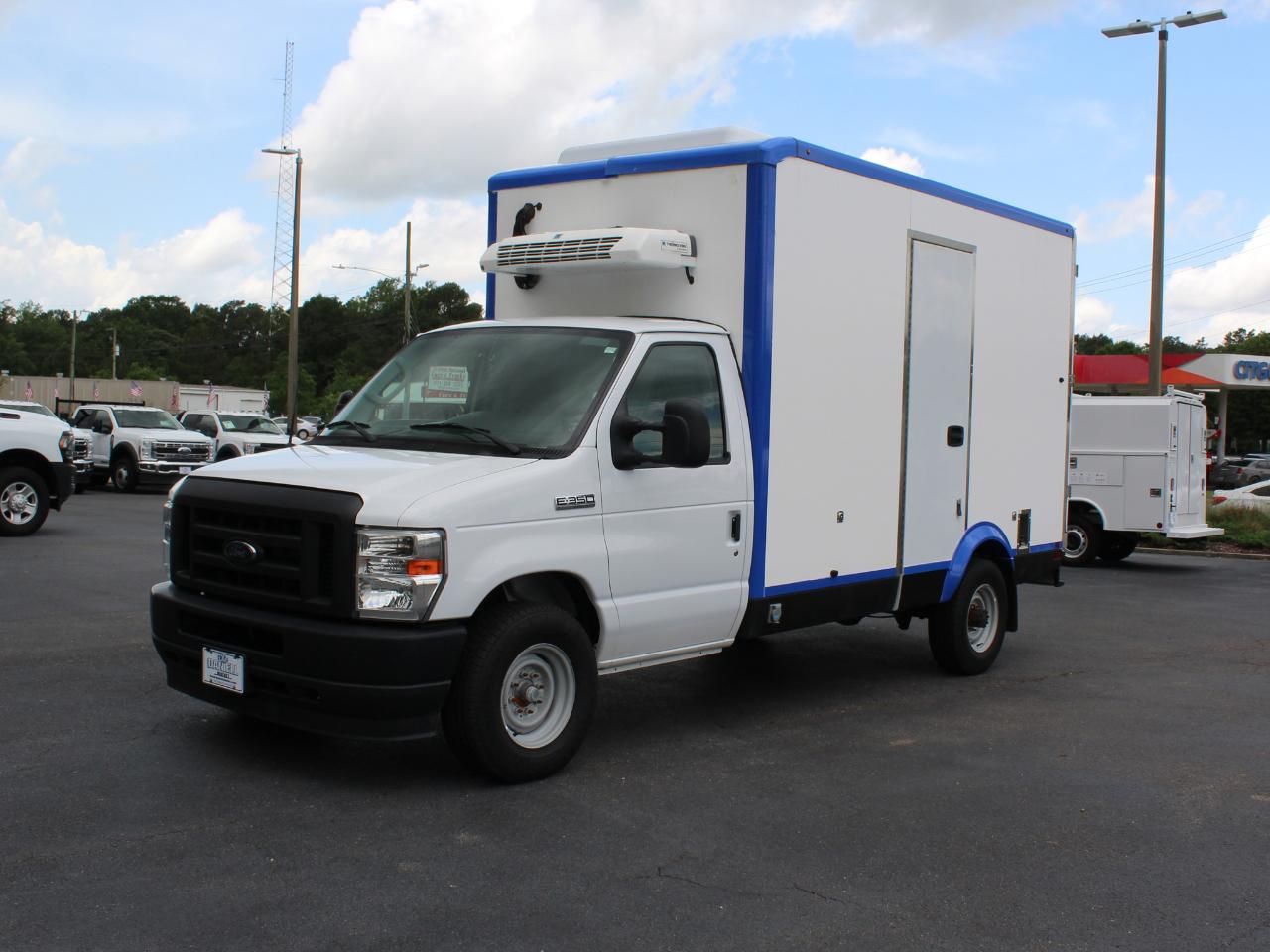 Ford Econoline E-350 Super Duty 2023