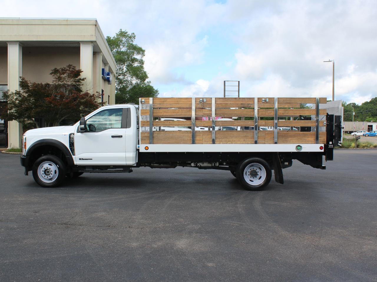 Ford F-450 SD Regular Cab DRW 4WD 2024