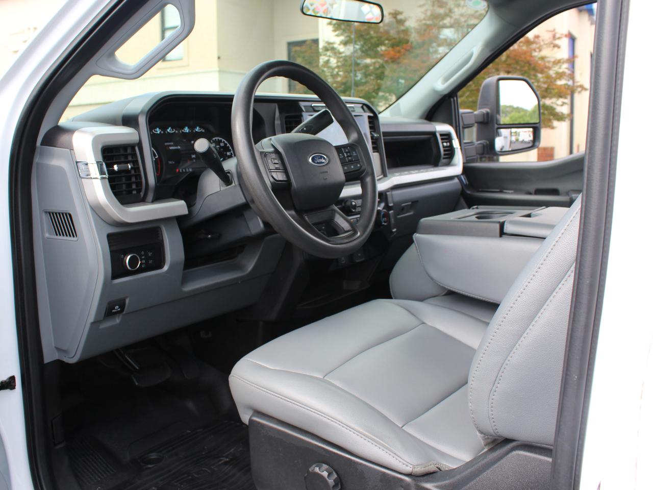 Ford F-450 SD Regular Cab DRW 4WD 2024