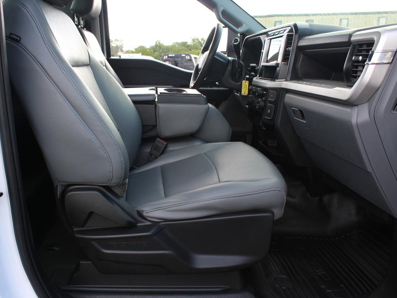 Ford F-450 SD Regular Cab DRW 4WD 2024