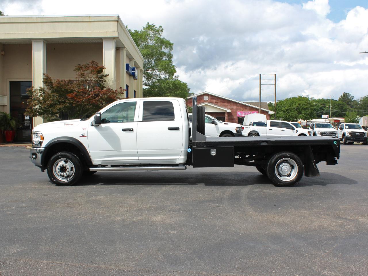 RAM 5500 Crew Cab LWB 4WD DRW 2024