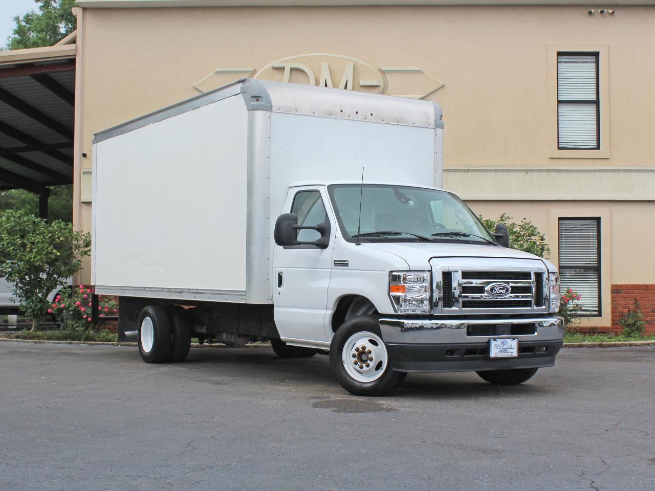 Ford Econoline E-350 Super Duty 2026