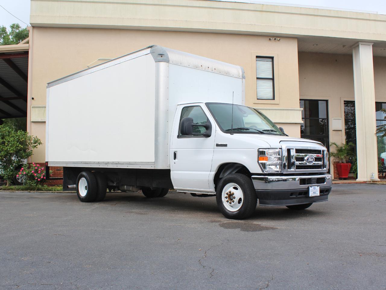 Ford Econoline E-350 Super Duty 2026