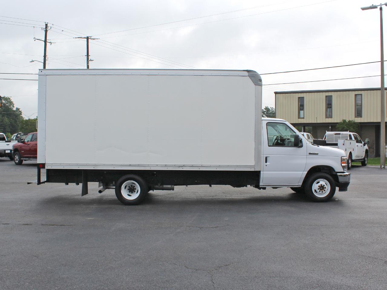 Ford Econoline E-350 Super Duty 2026