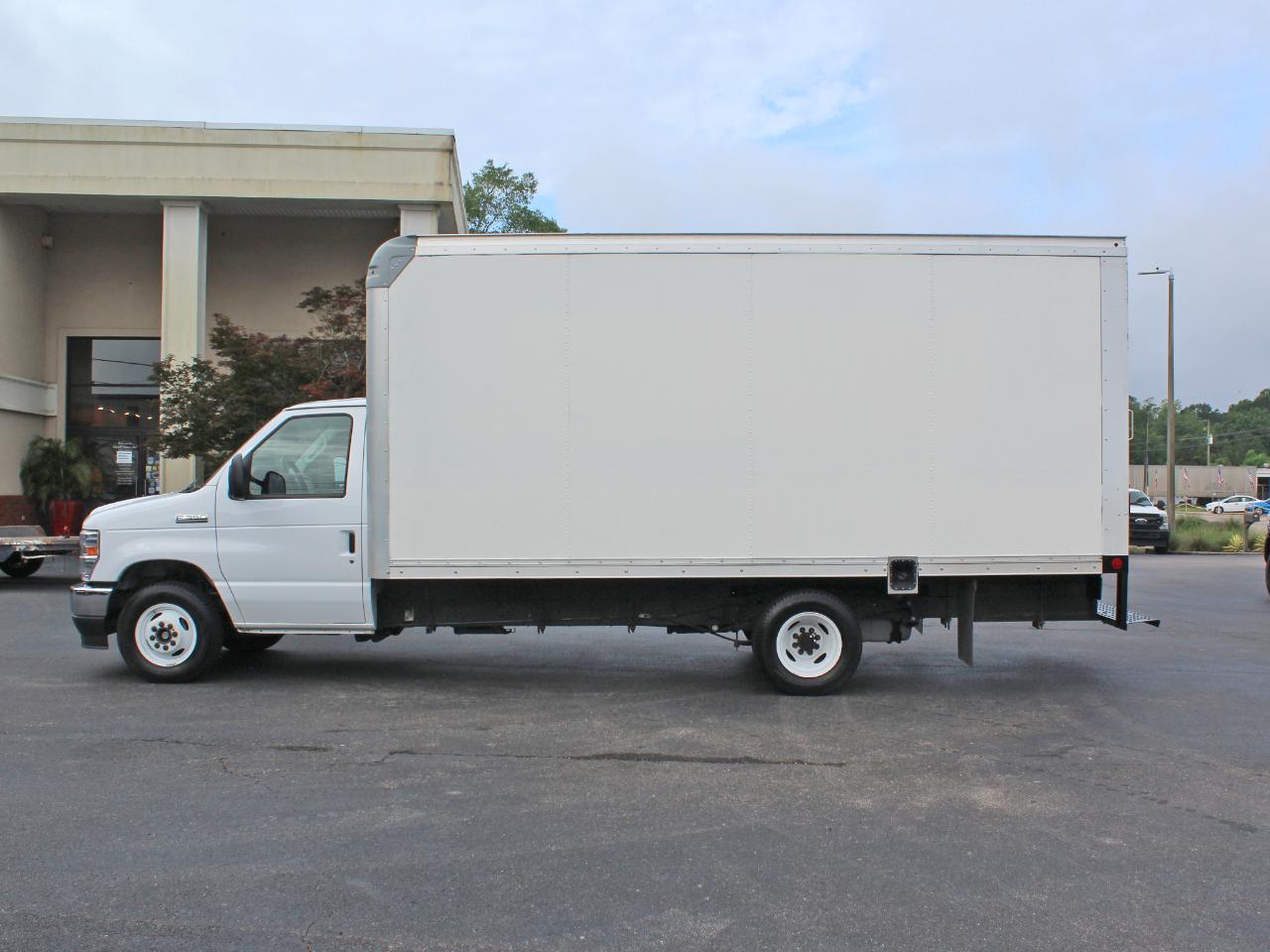 Ford Econoline E-350 Super Duty 2026