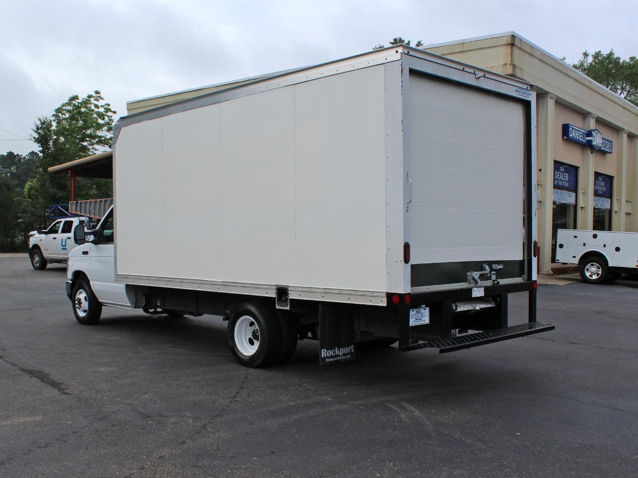 Ford Econoline E-350 Super Duty 2026