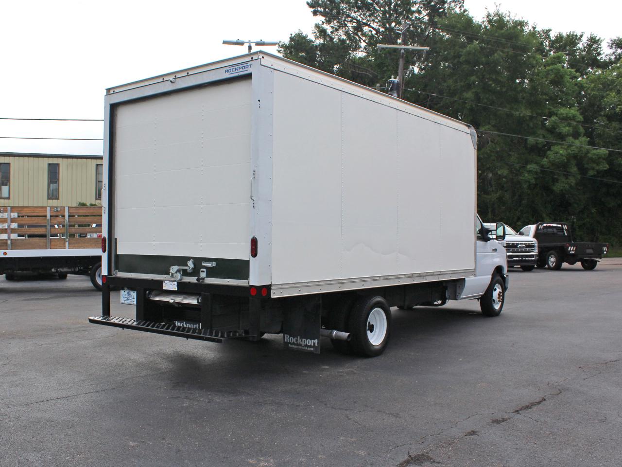 Ford Econoline E-350 Super Duty 2026