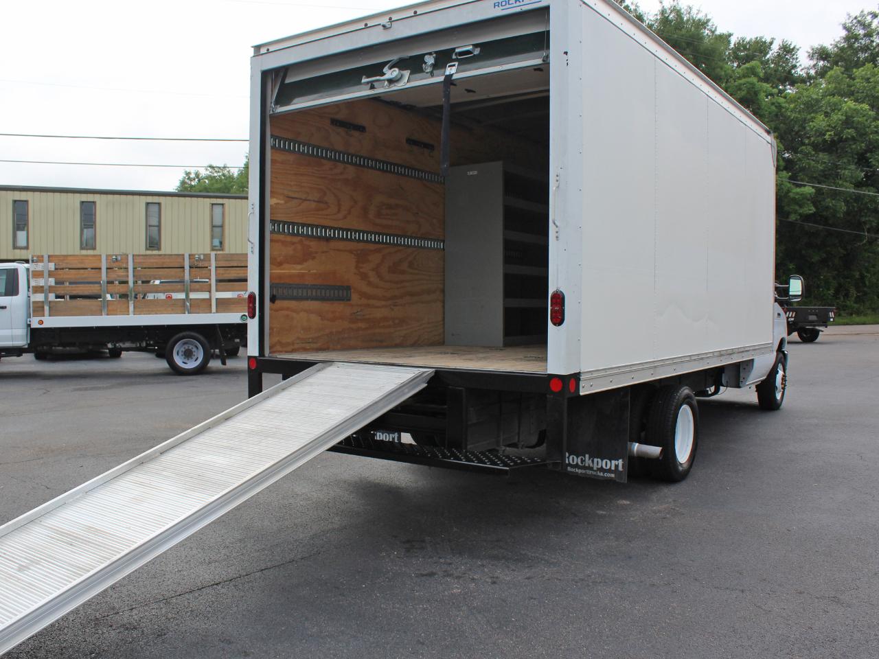 Ford Econoline E-350 Super Duty 2026