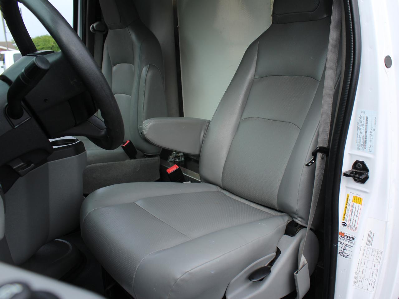 Ford Econoline E-350 Super Duty 2026