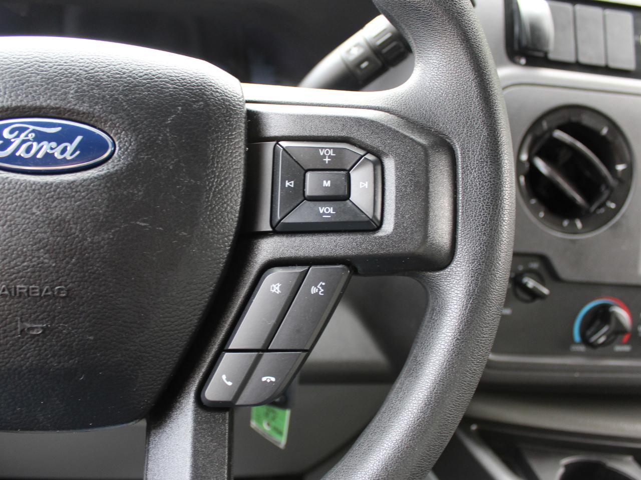 Ford Econoline E-350 Super Duty 2026