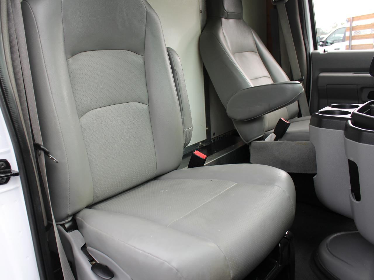 Ford Econoline E-350 Super Duty 2026
