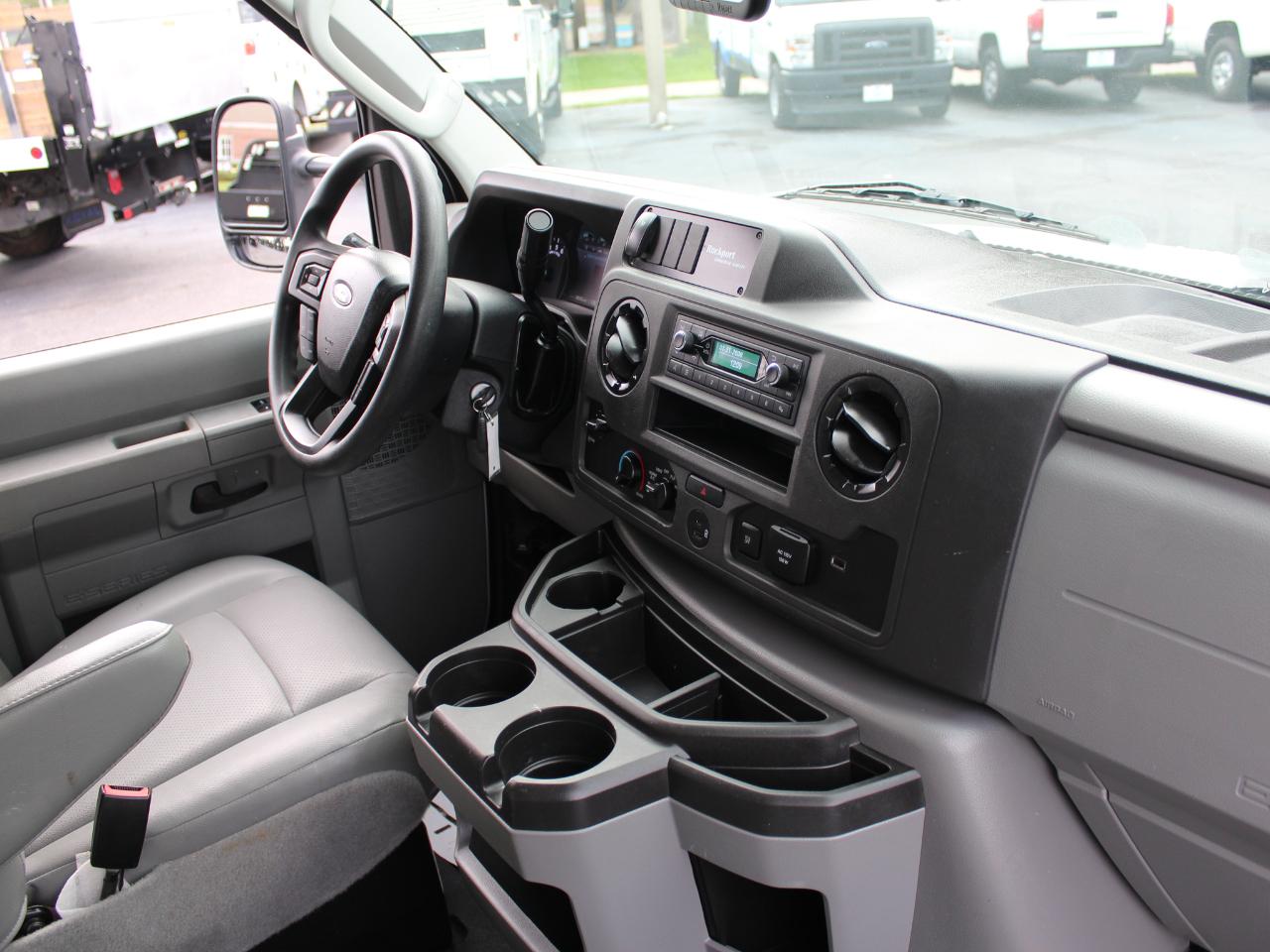Ford Econoline E-350 Super Duty 2026