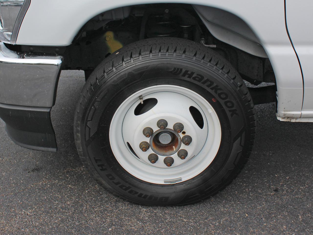 Ford Econoline E-350 Super Duty 2026