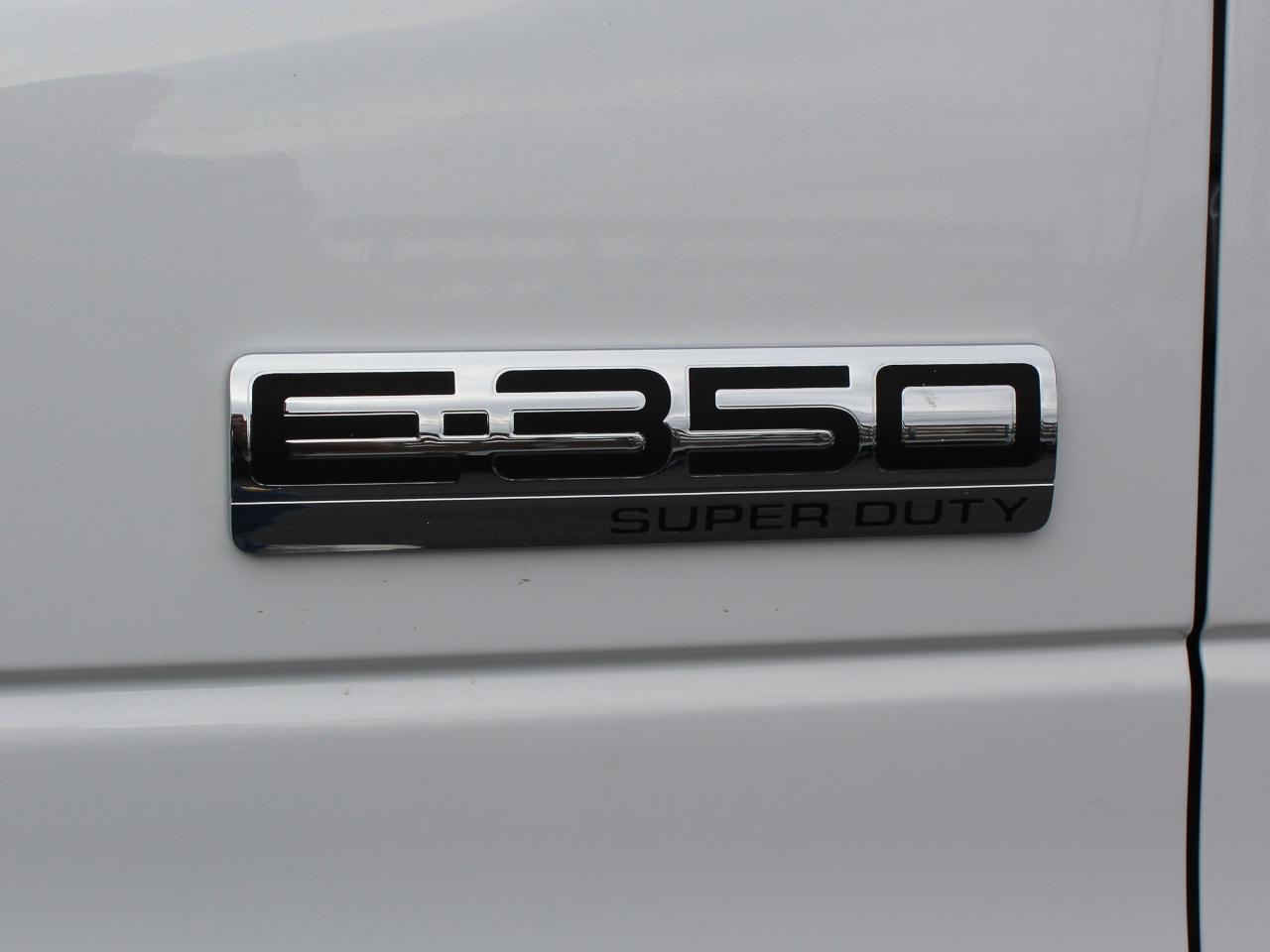 Ford Econoline E-350 Super Duty 2026