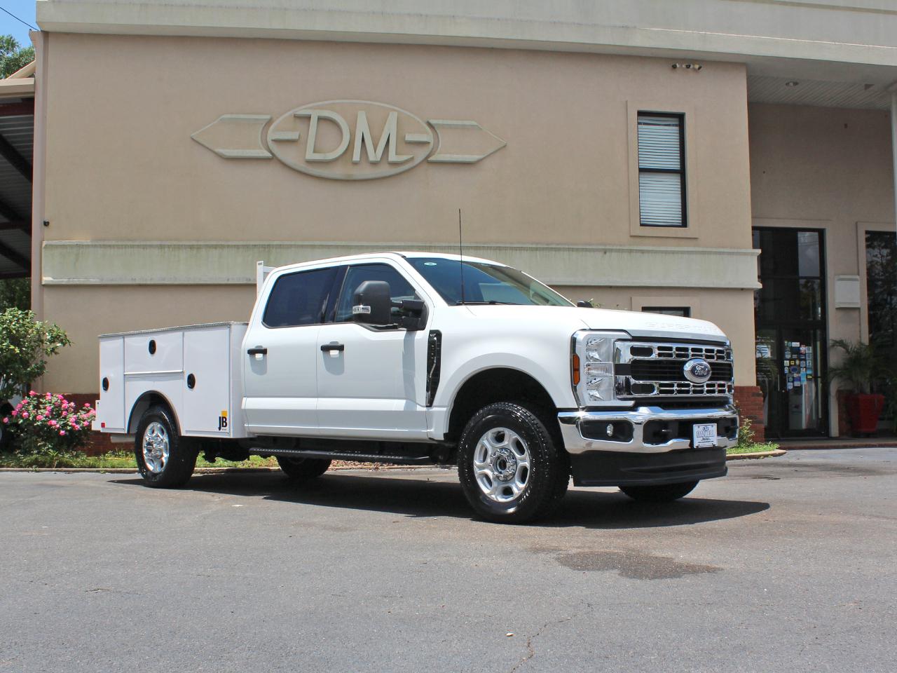Ford F-350 SD XLT Crew Cab Long Bed 4WD 2025