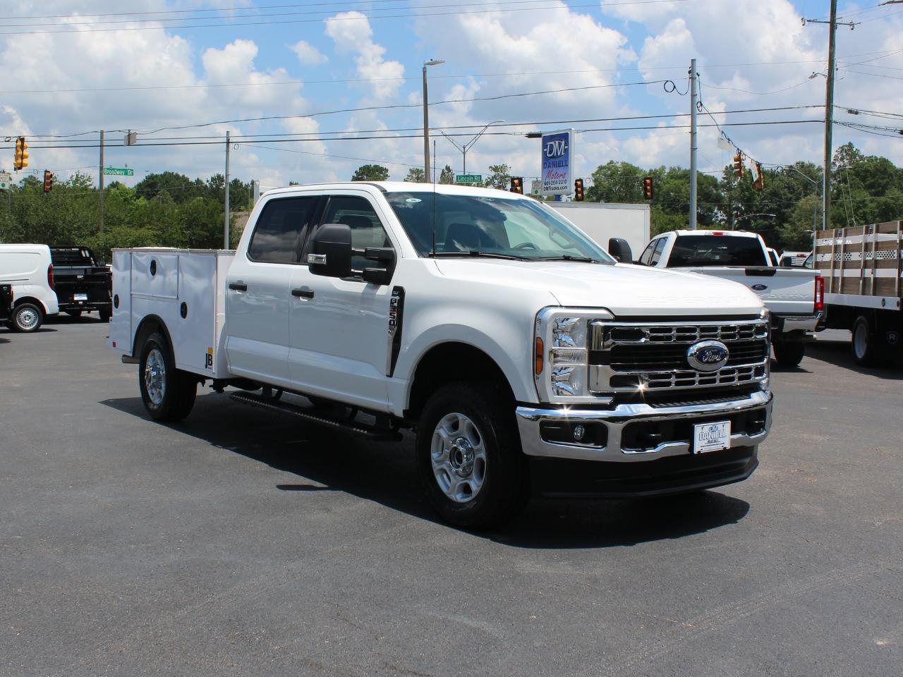 Ford F-350 SD XLT Crew Cab Long Bed 4WD 2025
