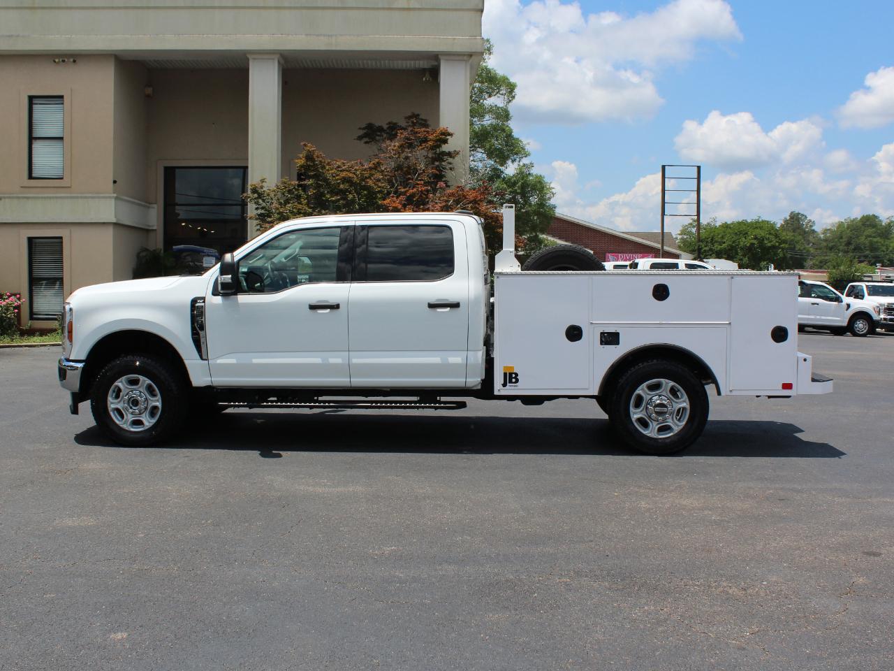 Ford F-350 SD XLT Crew Cab Long Bed 4WD 2025