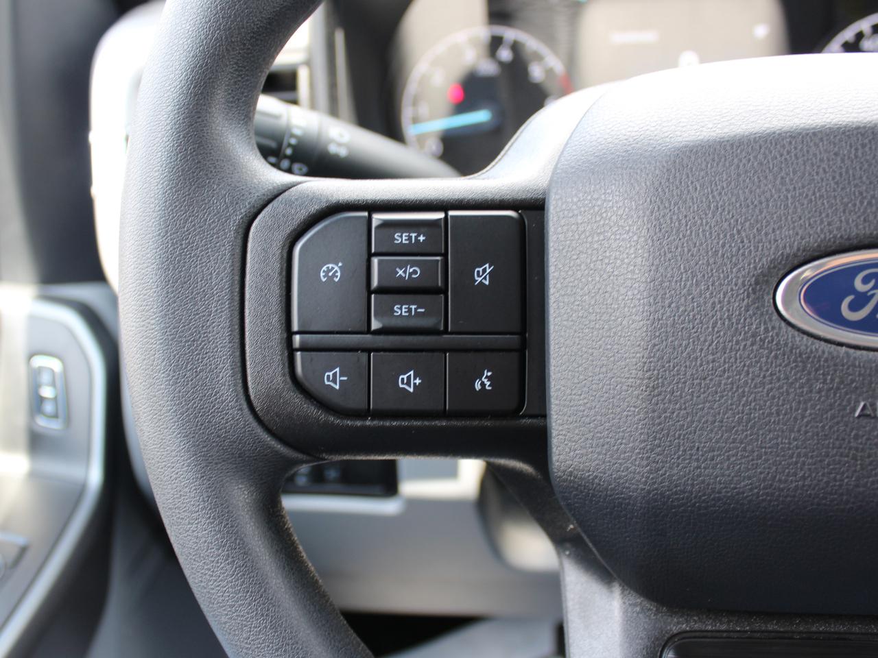 Ford F-350 SD XLT Crew Cab Long Bed 4WD 2025