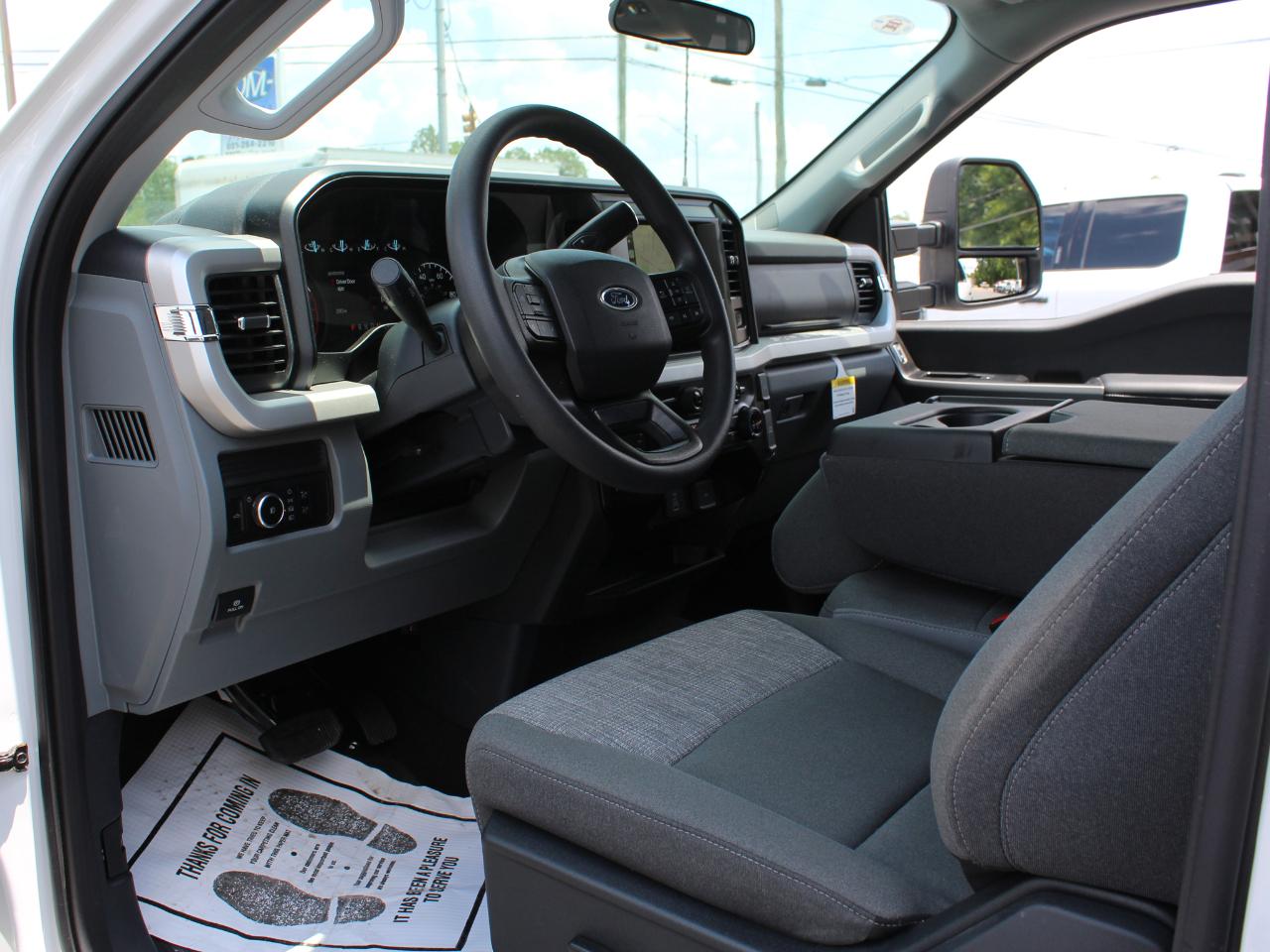 Ford F-350 SD XLT Crew Cab Long Bed 4WD 2025