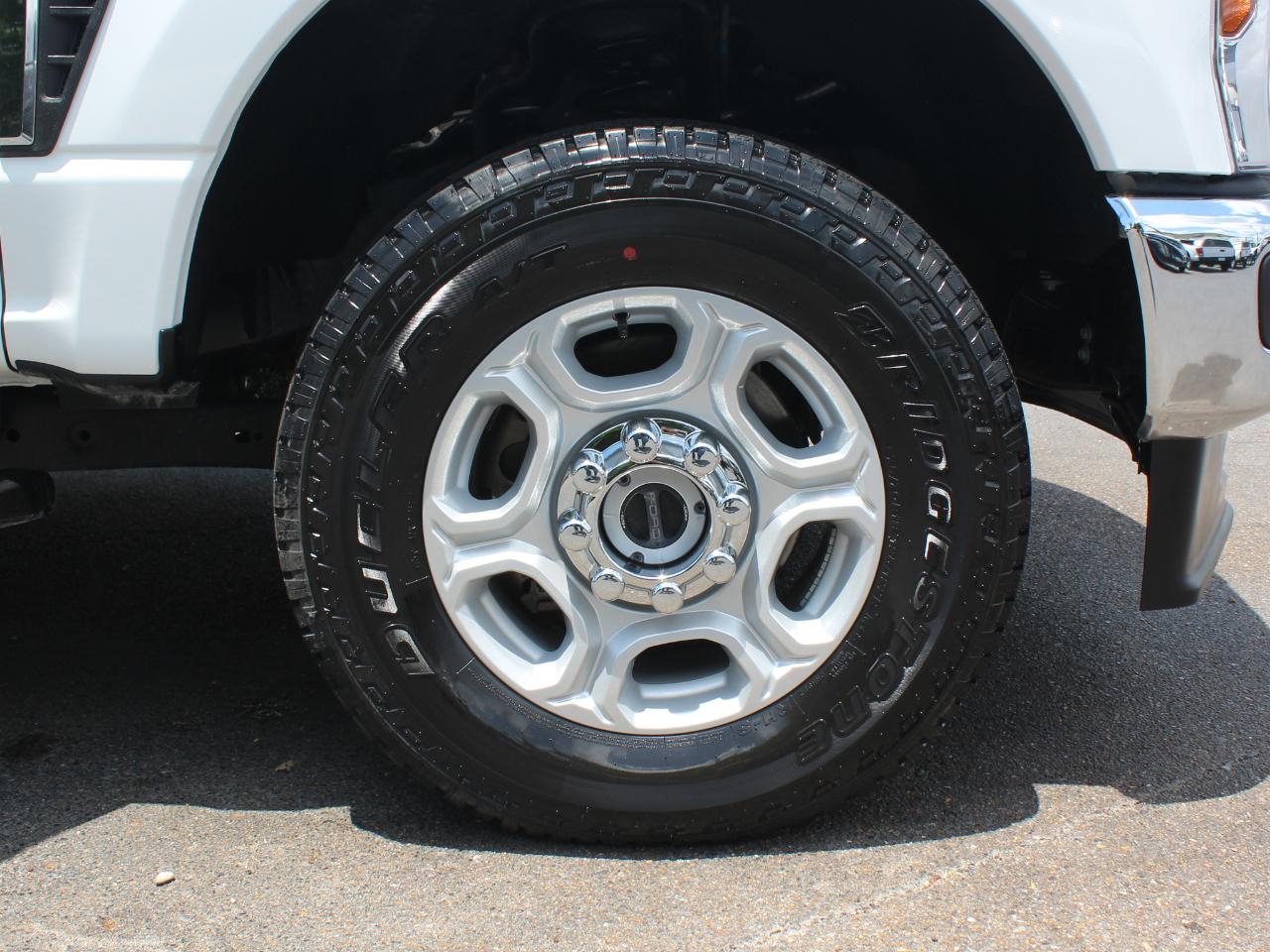Ford F-350 SD XLT Crew Cab Long Bed 4WD 2025