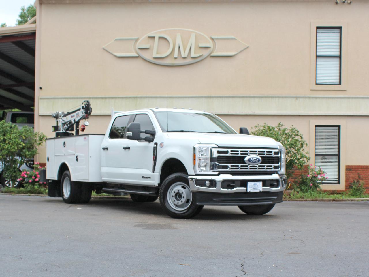 Ford F-350 SD XL Crew Cab Long Bed DRW 4WD 2025