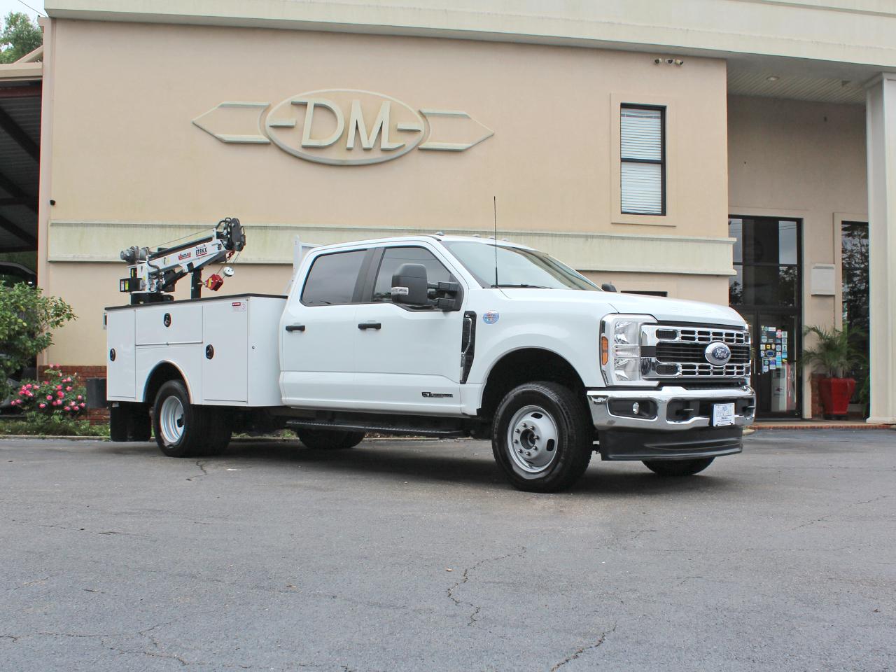 Ford F-350 SD XL Crew Cab Long Bed DRW 4WD 2025