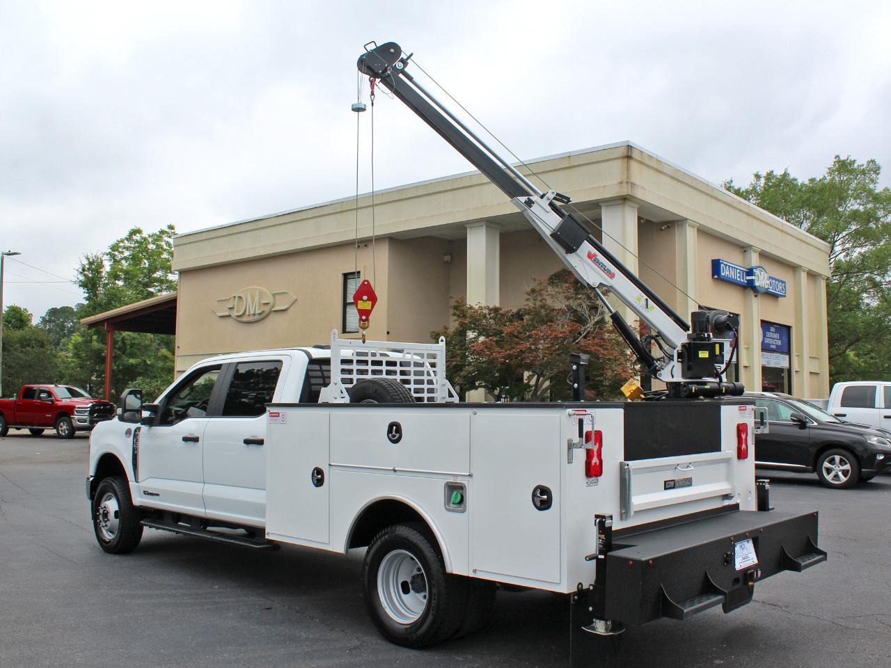 Ford F-350 SD XL Crew Cab Long Bed DRW 4WD 2025