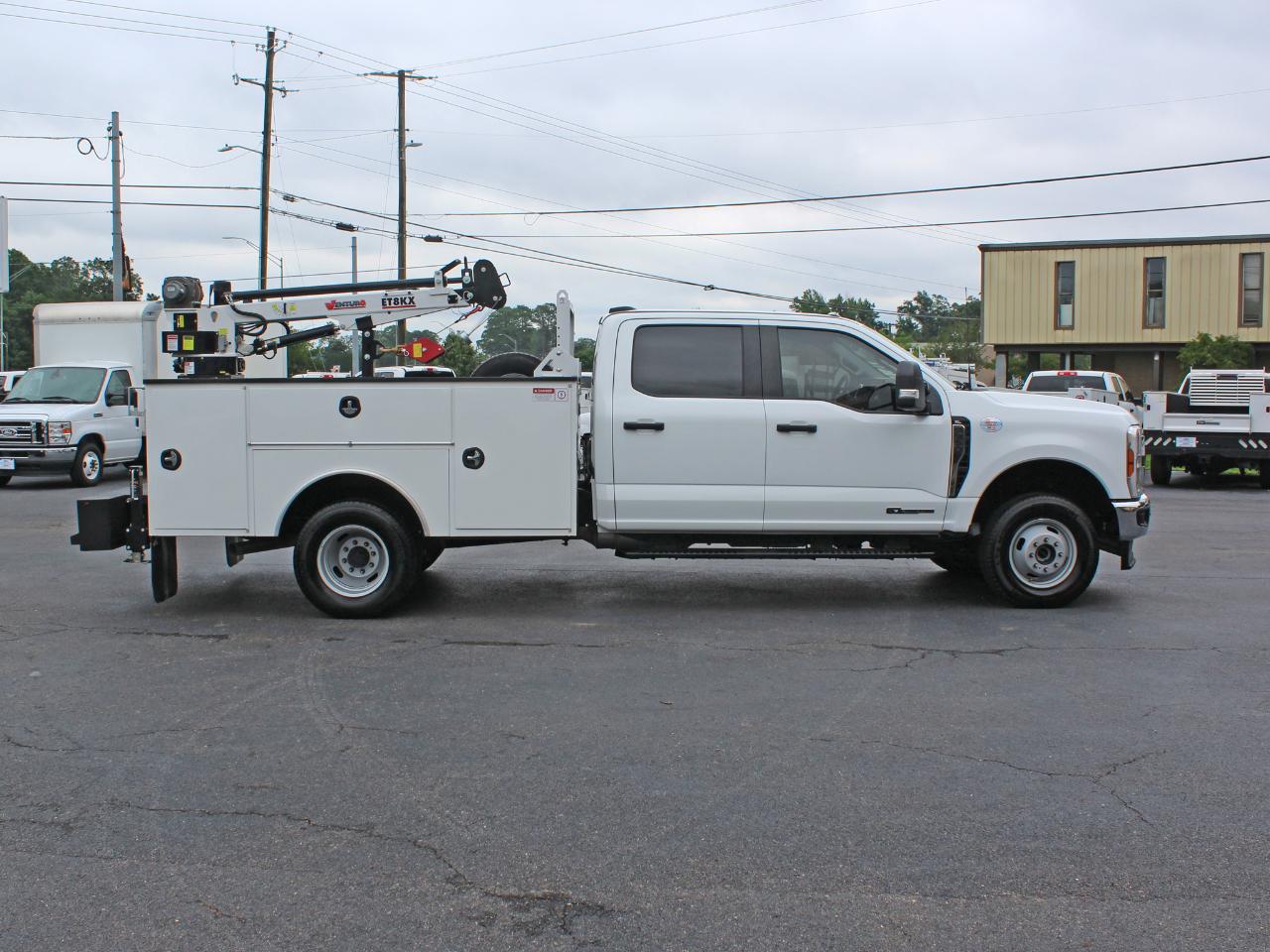 Ford F-350 SD XL Crew Cab Long Bed DRW 4WD 2025