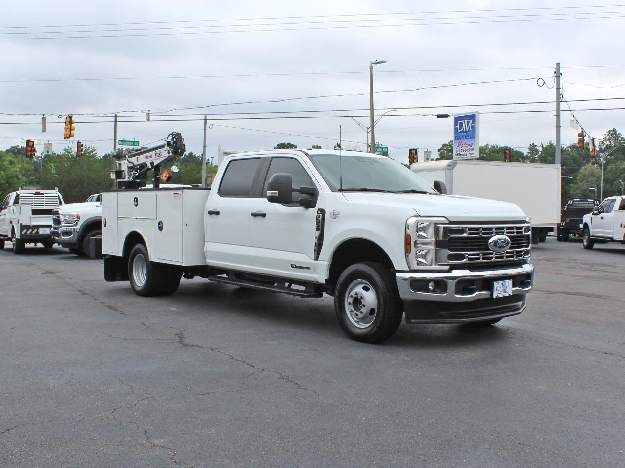 Ford F-350 SD XL Crew Cab Long Bed DRW 4WD 2025