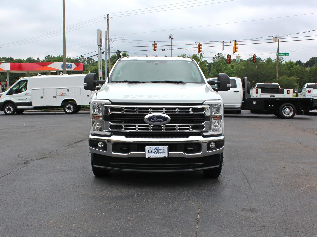 Ford F-350 SD XL Crew Cab Long Bed DRW 4WD 2025